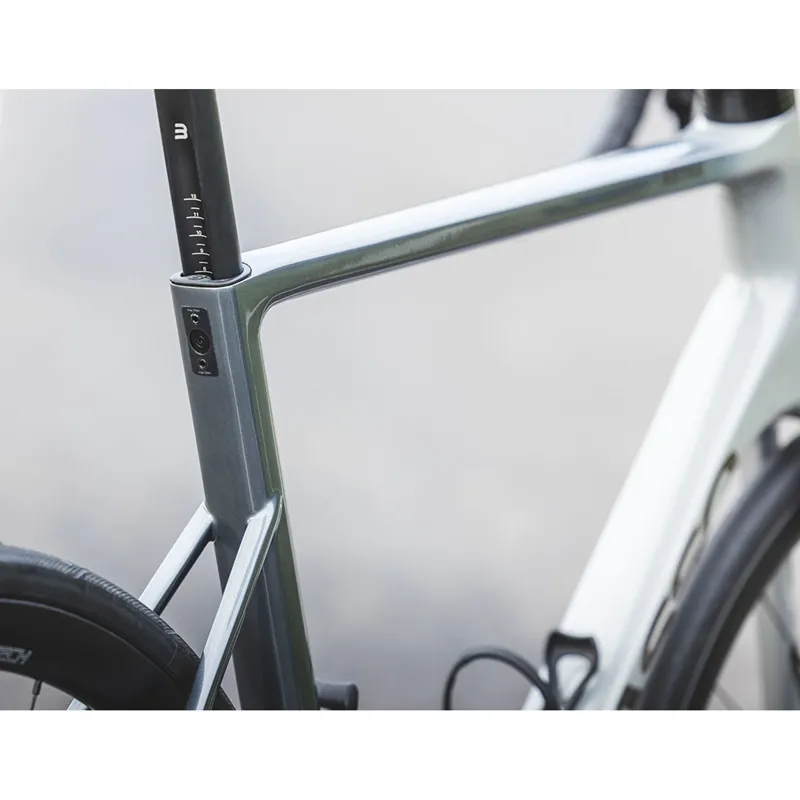 Basso Astra Road Bike in Grey with Shimano 105 Di2-2