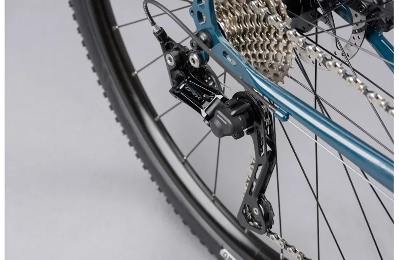 Genesis Croix De Fer 20 Steel Gravel Bike in Blue-10