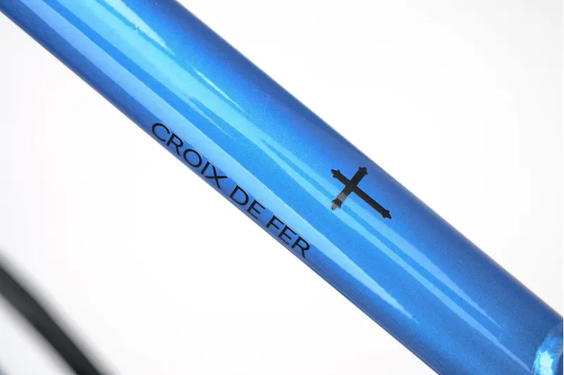 Genesis Croix De Fer 20  Flat Bar Steel Gravel Bike in Blue Fighters-12