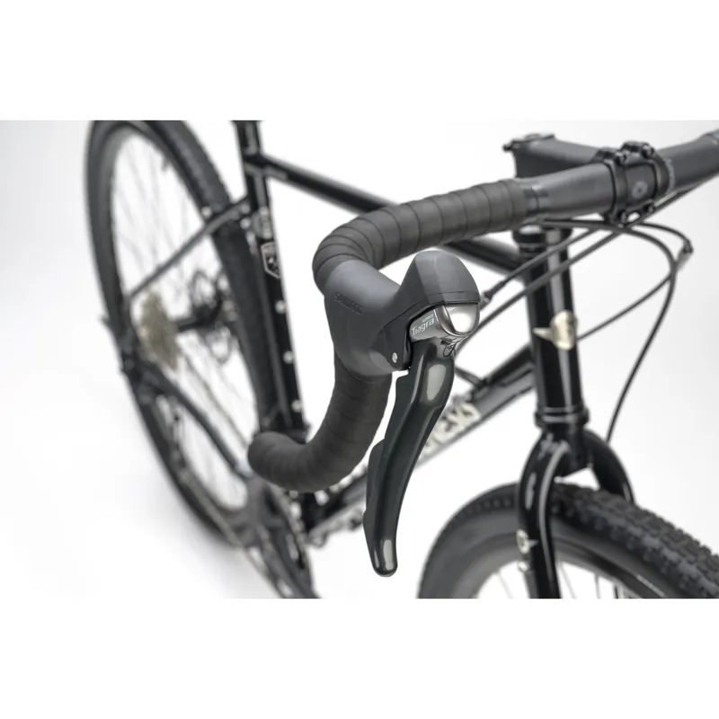 Genesis Croix De Fer 20 Gravel Bike in Burt Bachablack Black-2