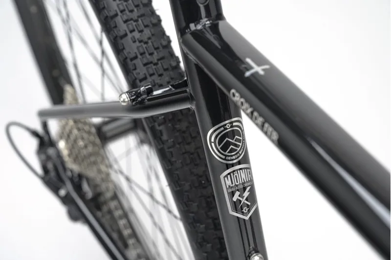 Genesis Croix De Fer 20 Gravel Bike in Burt Bachablack Black-4