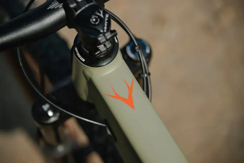 Whyte 529 Trail Mountain Bike in Matt Olive with Matt Black-5