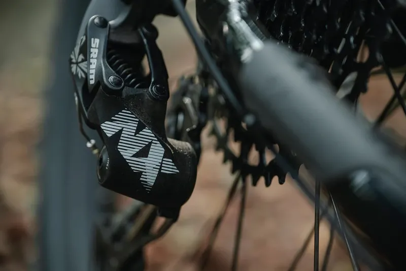 Whyte 629 Trail Mountain Bike in Gloss Silver with Gloss Black-2