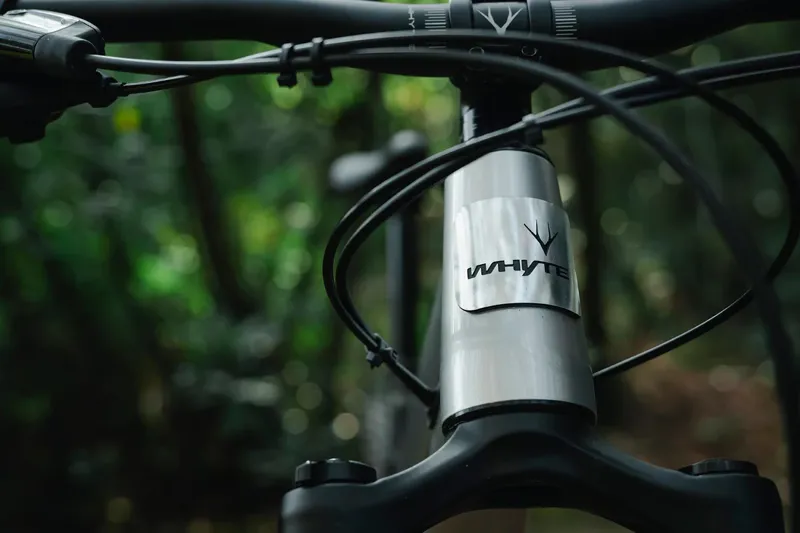 Whyte 629 Trail Mountain Bike in Gloss Silver with Gloss Black-4